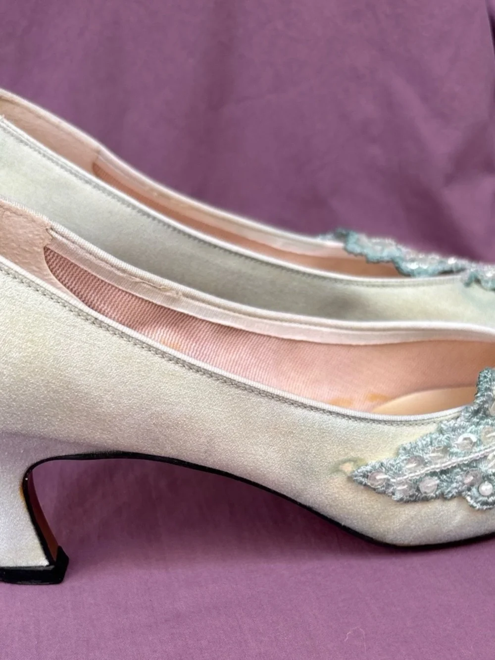 Vintage DOLCE by PIERRE Mint Green Satin Kitten Heels 7.5N Pearl Lace USA dance - Picture 5 of 10